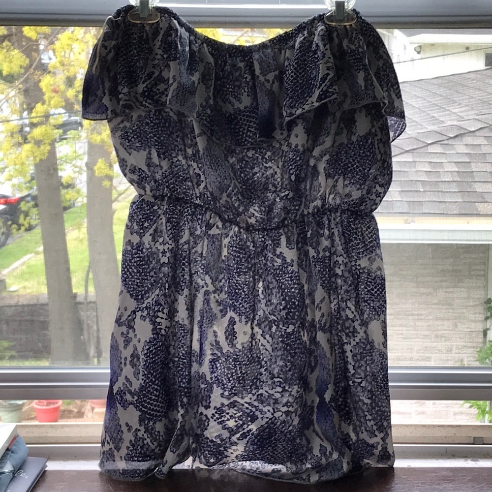 Blue and white strapless top